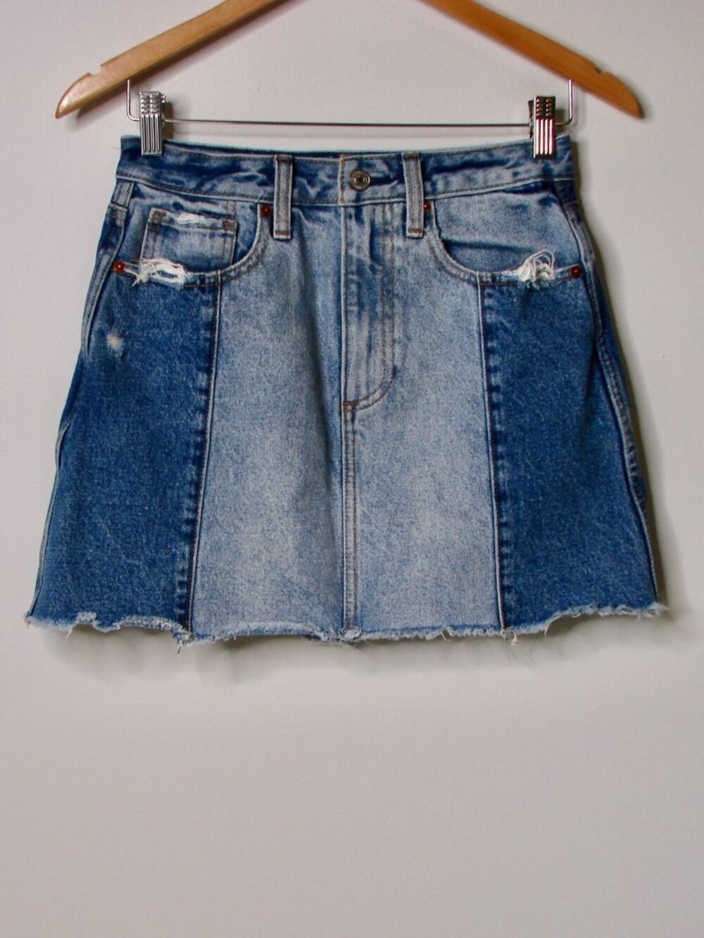 Abercrombie & Fitch Denim Mini Skirt Natural Rise Two Tone Raw Hem Distressed 26